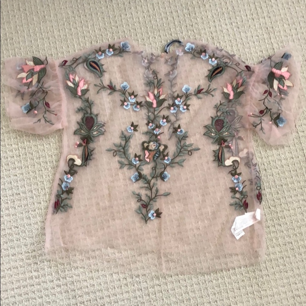 Beautiful brand new Zara embroidered shirt, sz S